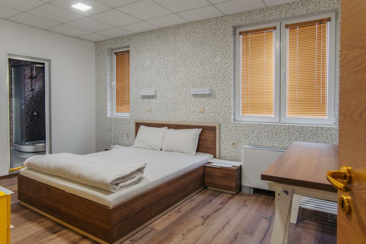 Aparthotel Pansion Storgozia Pleven Exteriér fotografie
